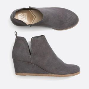 NEW Dolce Vita DV8 Breana Perforated Faux Suede Vegan Leather Gray Wedge Bootie